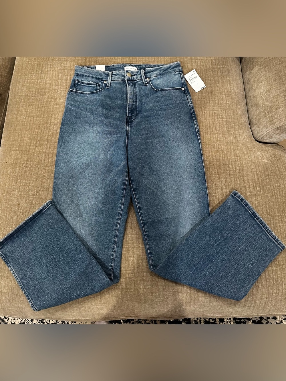 Good American Straight Leg Jeans in Medium Blue